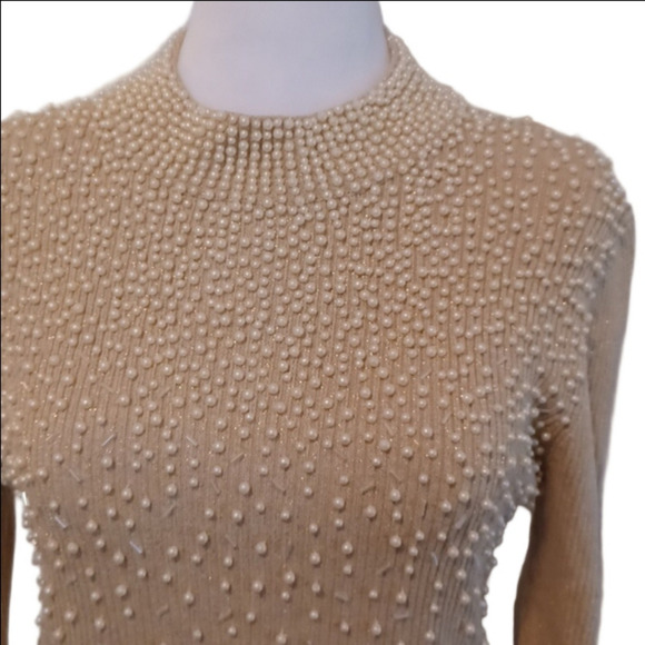🌺Elegant Cream Sweater With Faux Pearls - Picture 4 of 9